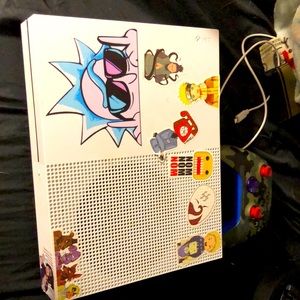 Xbox one S, not original packing, willing to throw in dark souls trilogy free.